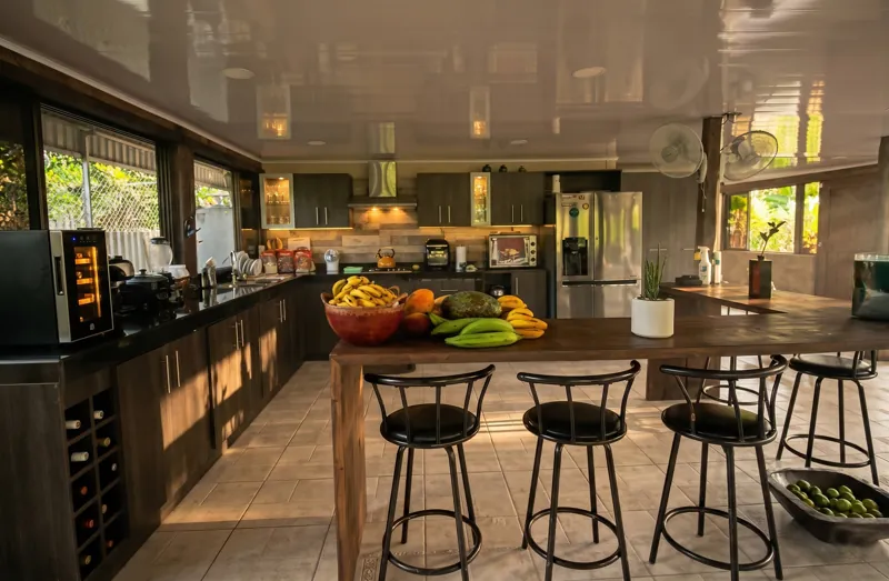 Open kitchen – SÄBI CASA, Puerto Jiménez